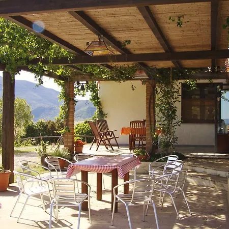 Κατάλυμα σε φάρμα Fighezia